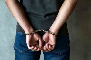Vigevano, uomo segregato e derubato