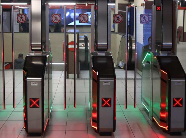 I tornelli della metro chiusi