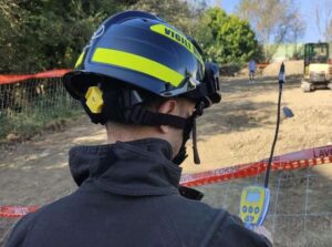 Un vigile del fuoco in azione