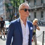 L'ex generale Garofano mentre entra in Procura a Pavia