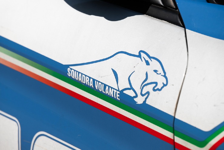 La macchina della polizia durante un intervento