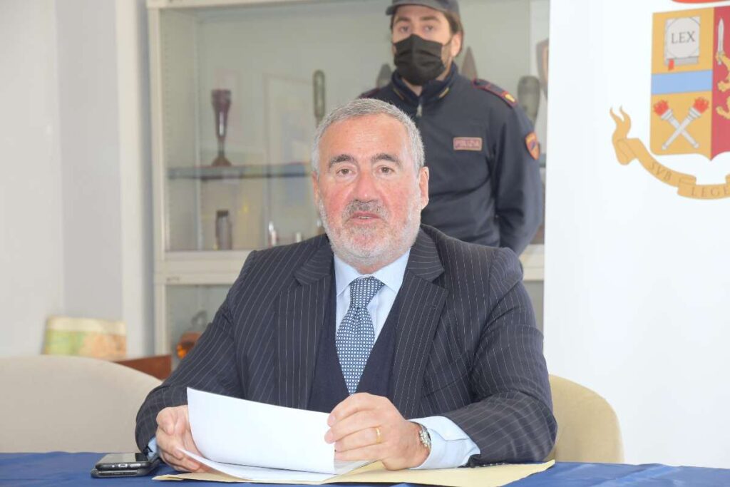 L'ex Pm di Pavia Mario Venditti durante una conferenza stampa