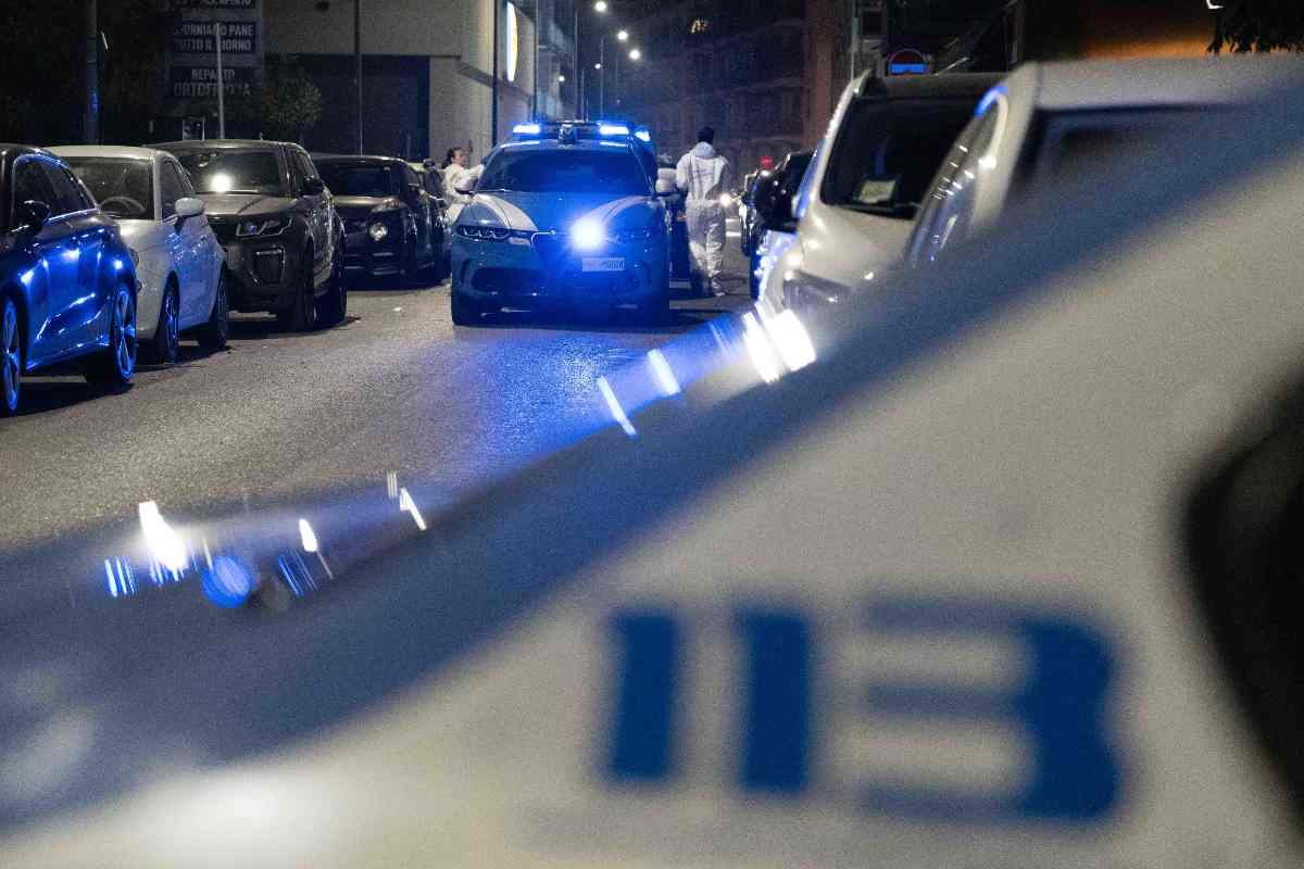 Alcune volanti della polizia nel centro di Milano
