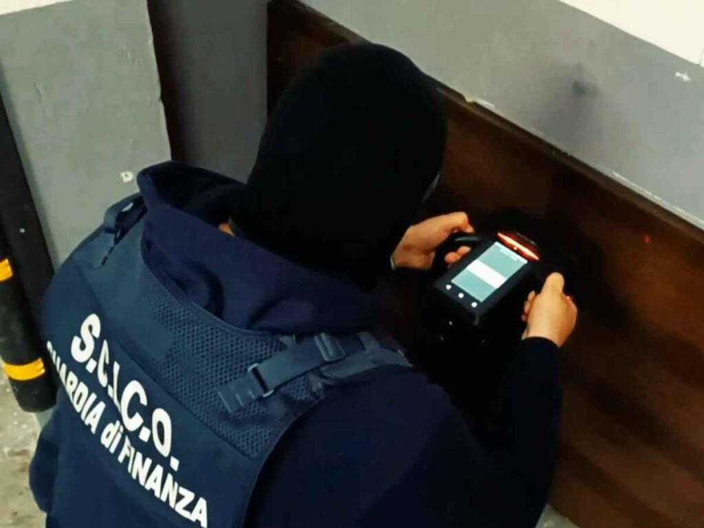 Blitz antidroga a Milano