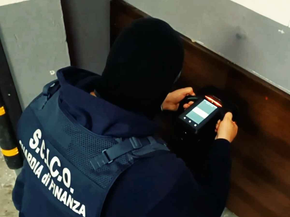 Blitz antidroga a Milano