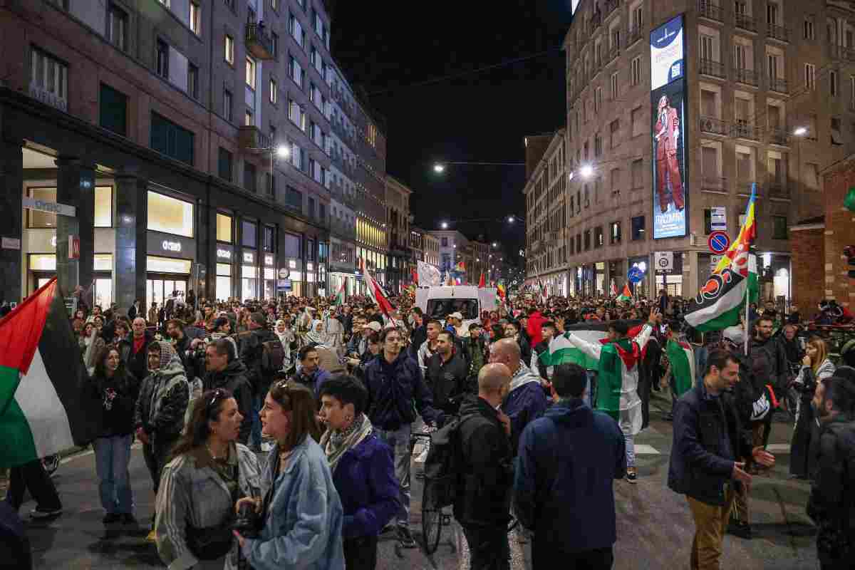A Milano prosegue la protesta