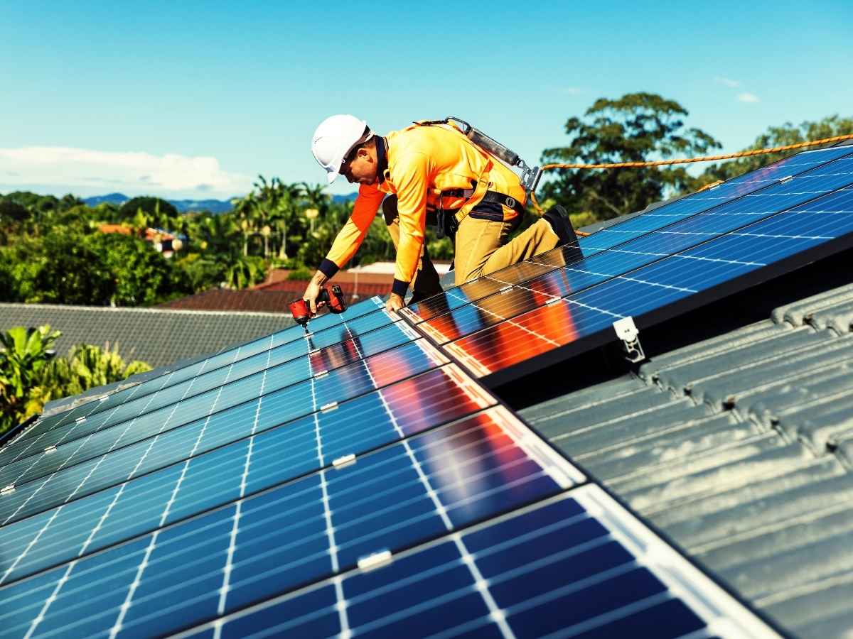 Truffa del fotovoltaico, blitz anche a Milan