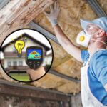 sfondo operaio monta coibentazione termica e tondo con casa analisi termica e lampadina per simbolo idea