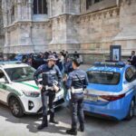 Polizia e vigili urbani nella piazza del Duomo