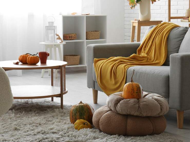 interno casa allestita con simboli autunnali