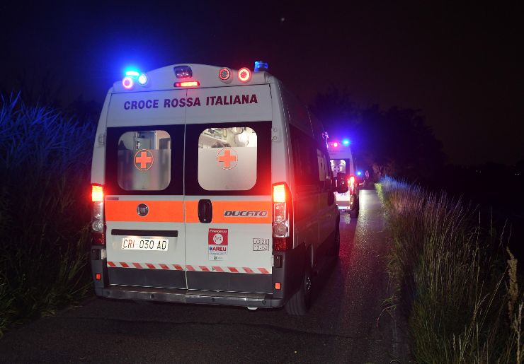 Un'ambulanza di San Giuliano Milanese durante un incidente stradale