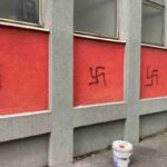 Alcune svastiche apparse sui palazzi di Milano