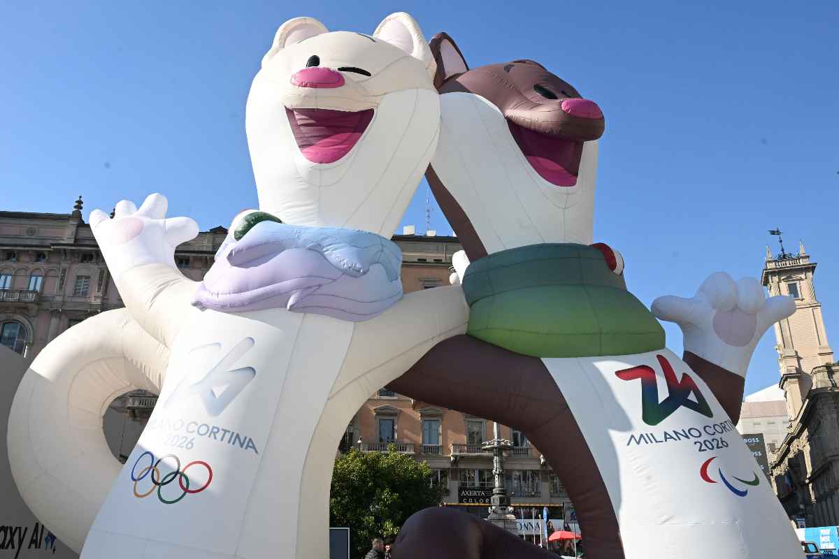 Milo e Tina le due mascotte per i giochi di Milano e Cortina cominciano a farsi vedere