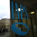 vetrata di un ufficio dell'Inps