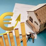 sfondo casa in miniatura e documenti e grafico in crescita con simbolo euro