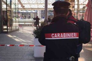I carabinieri sul luogo dell'aggressione