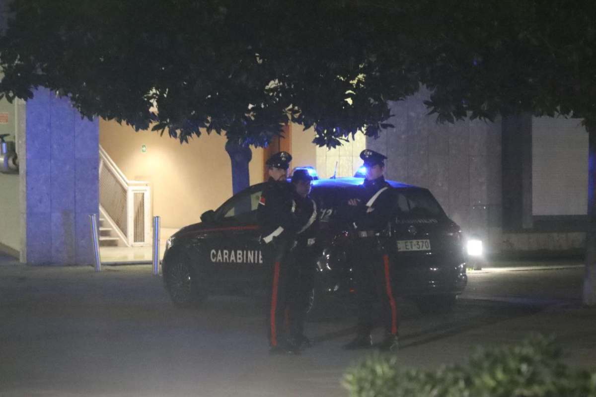 Auto carabinieri in strada