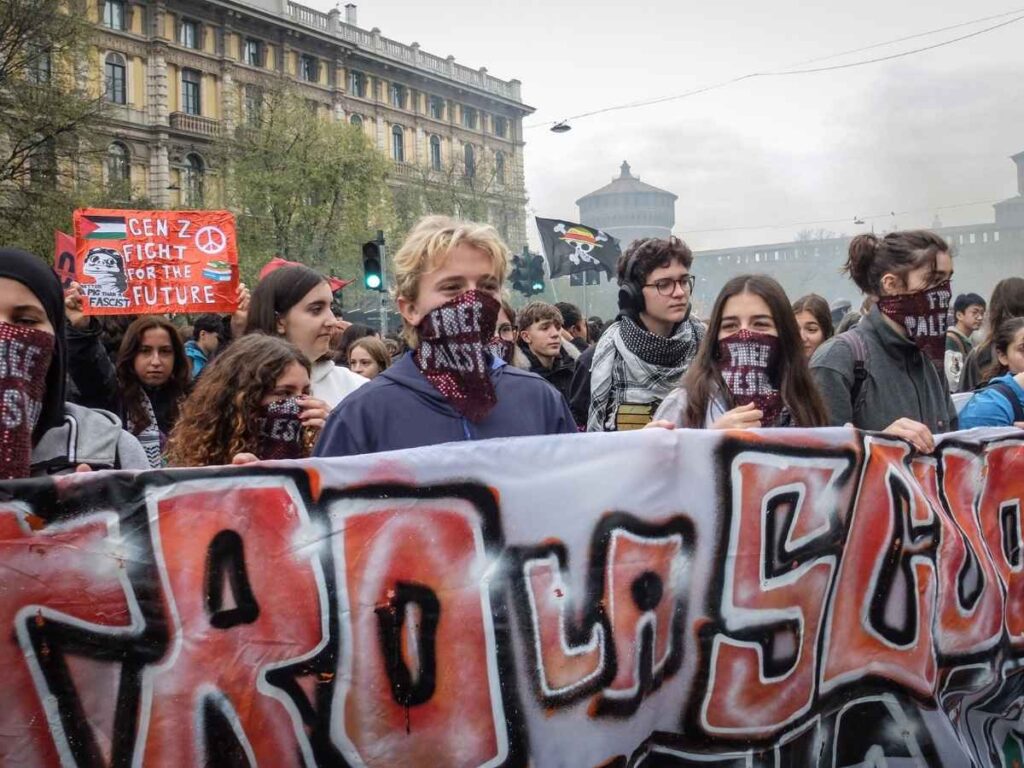 Corteo degli studenti a Milano