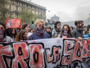 Corteo degli studenti a Milano