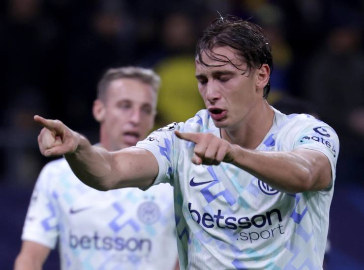 Esposito esulta dopo una rete