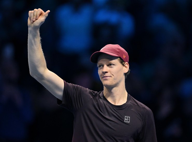 Sinner saluta il pubblico