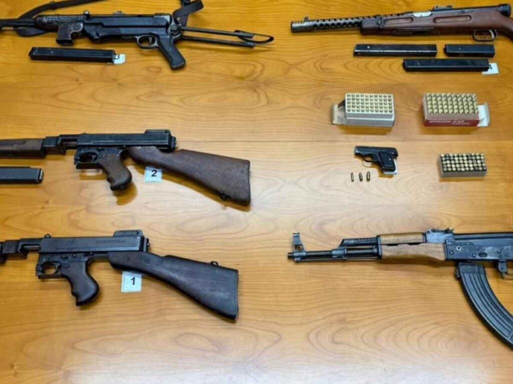 Le armi sequestrate nei pressi di Milano