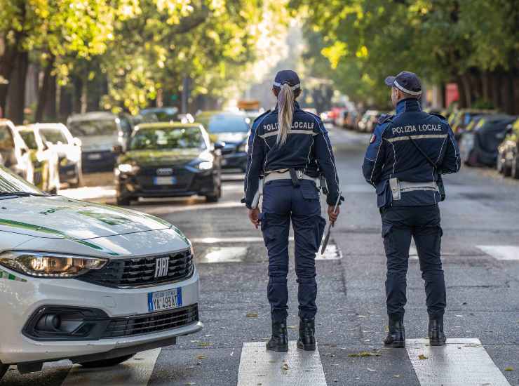 La polizia locale in strada