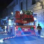Un vigile del fuoco in azione