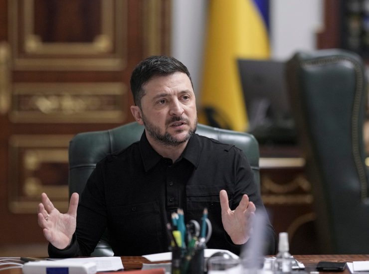 Zelensky durante un incontro