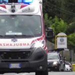 Un'ambulanza che si preparara al soccorso