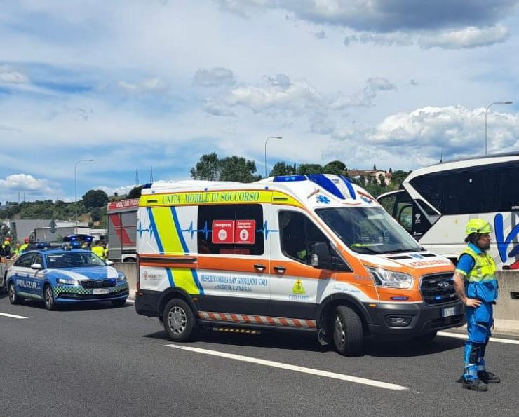Un'ambulanza mentre è intervenuta sul posto