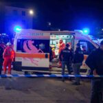 Un'ambulanza a Milano mentre interviene
