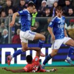 Due giocatori del Como durante una partita di Serie A