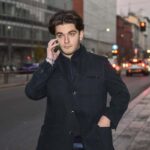 Leonardo Apache La Russa figlio del Presidente del Senato mentre cammina in strada a Milano