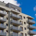 Una foto da fuori di un condominio