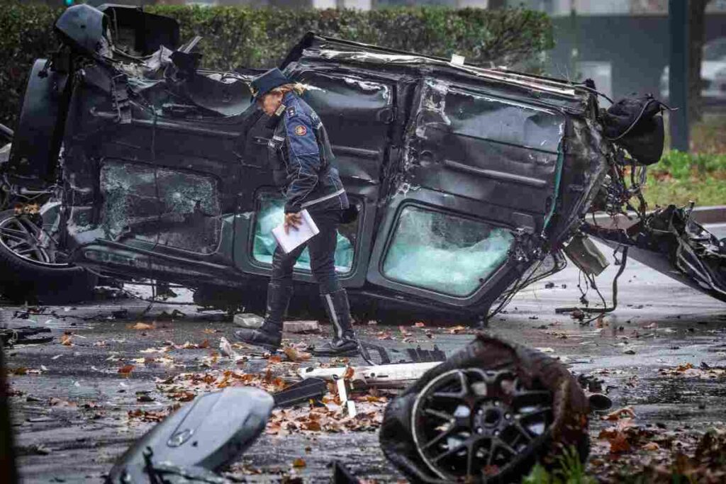 Il suv che si è scontrato con una Opel a Milano