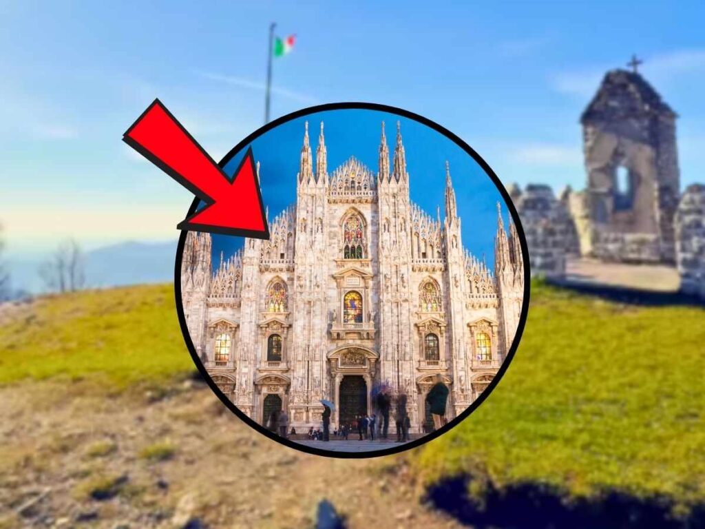 sfondo sculture in pietra e tondo con Duomo di Milano e freccia