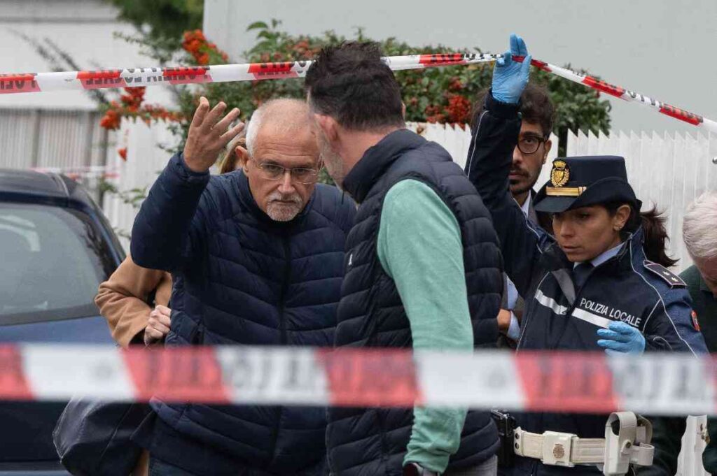 La polizia durante un sopralluogo