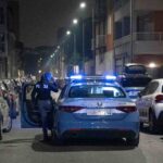 Auto della polizia in strada