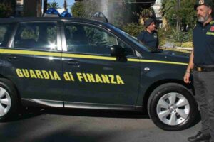 L'auto della Guardia di Finanza