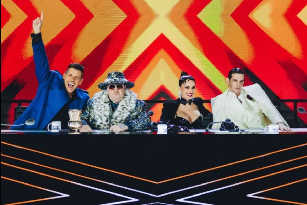 giudici x factor dietro bancone serata della finale