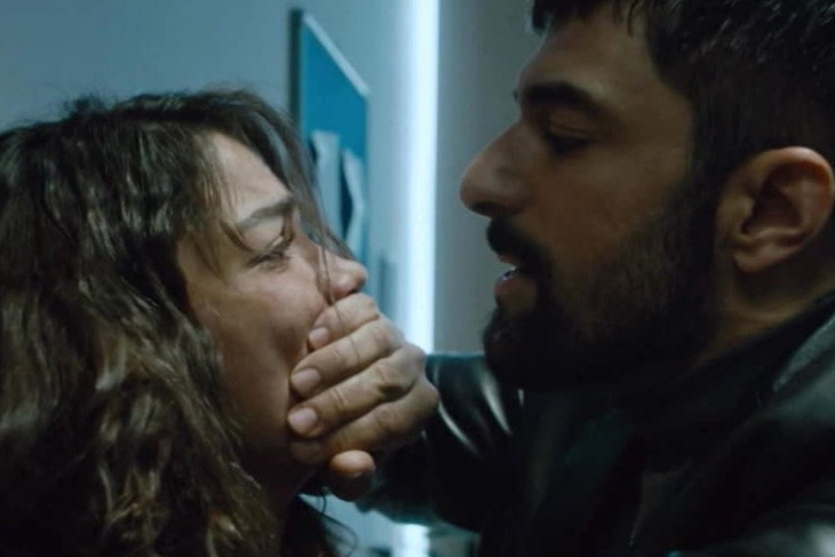 scena della serie tv io sono farah