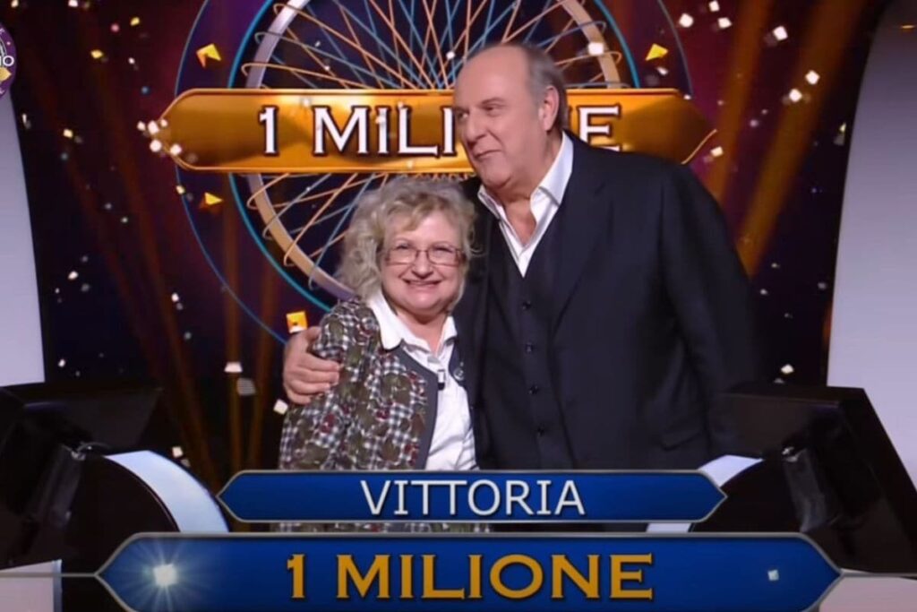 momento della vittoria del milione Gerry abbraccia la concorrente