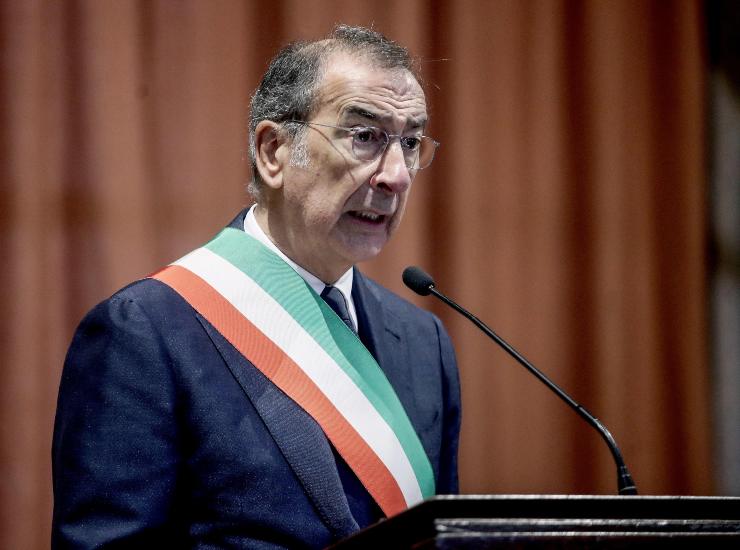 Il sindaco Sala durante una conferenza