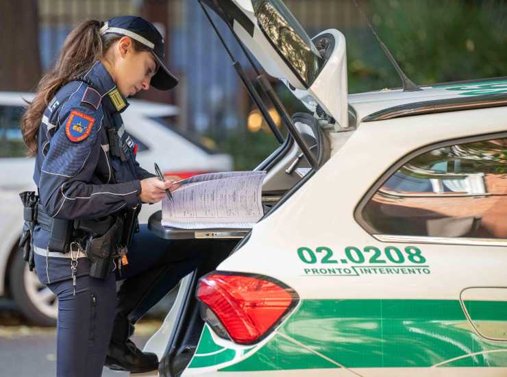 La polizia locale in strada