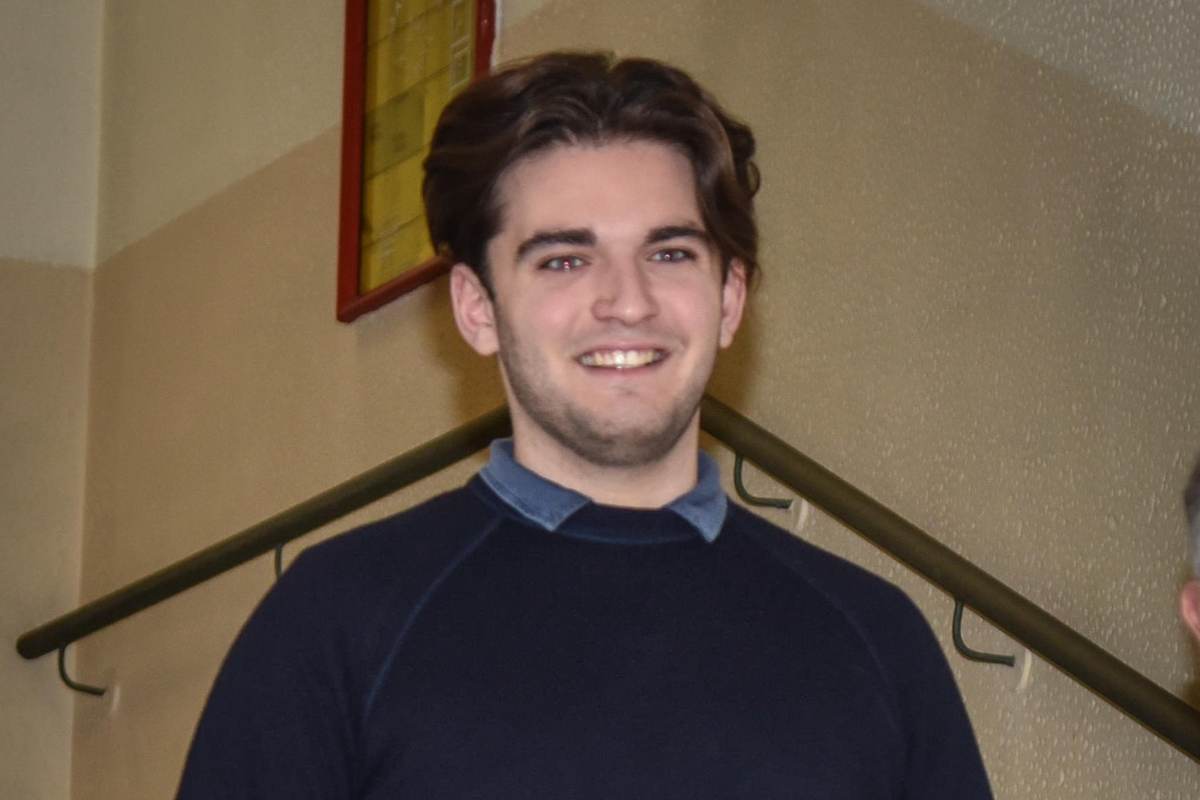 Il figlio di Ignazio La Russa, Leonardo Apache mentre esce dal tribunale