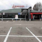 Un autogrill lungo l'autostrada