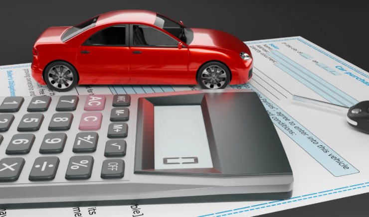 foglio con sopra una calcolatrice e un'auto rossa in miniatura