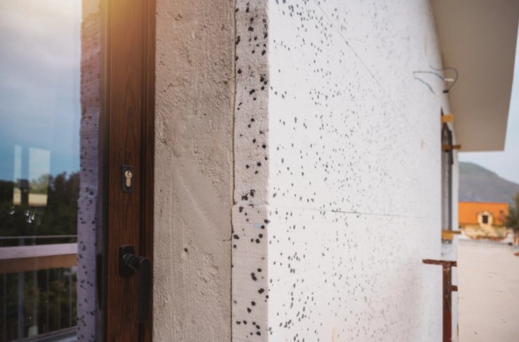 edificio con il cappotto termico esterno 