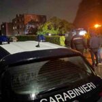 Una pattuglia dei Carabinieri durante un duro intervento